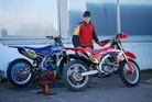 Ossi Rantala ja flat track-kalustoa.